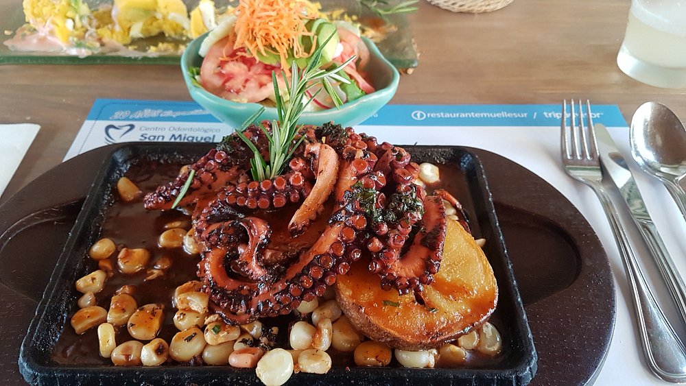 Pulpo asado Restaurant Muelle Sur Tacna